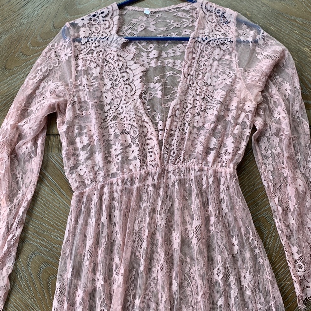See-through pink maternity dress perfect for a photo shoot